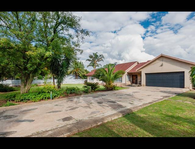 4 BEDROOM HOUSE FOR SALE IN PARKHILL GARDENS